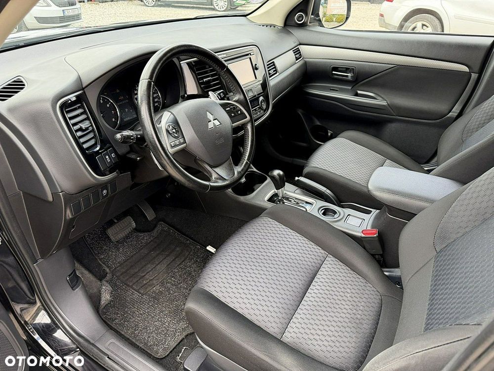 Mitsubishi Outlander - 12