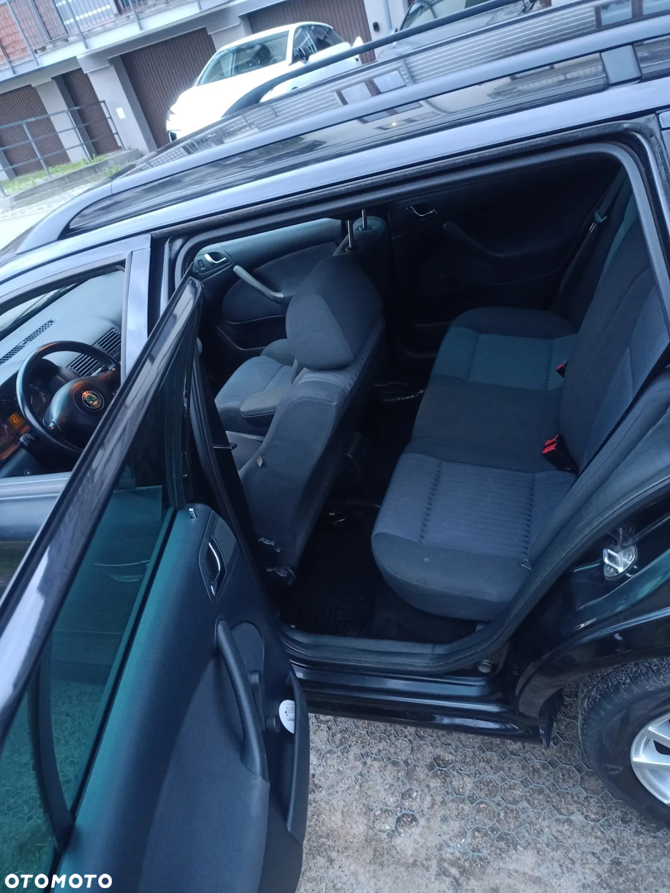 Skoda Octavia Combi 1.6 Ambiente - 24