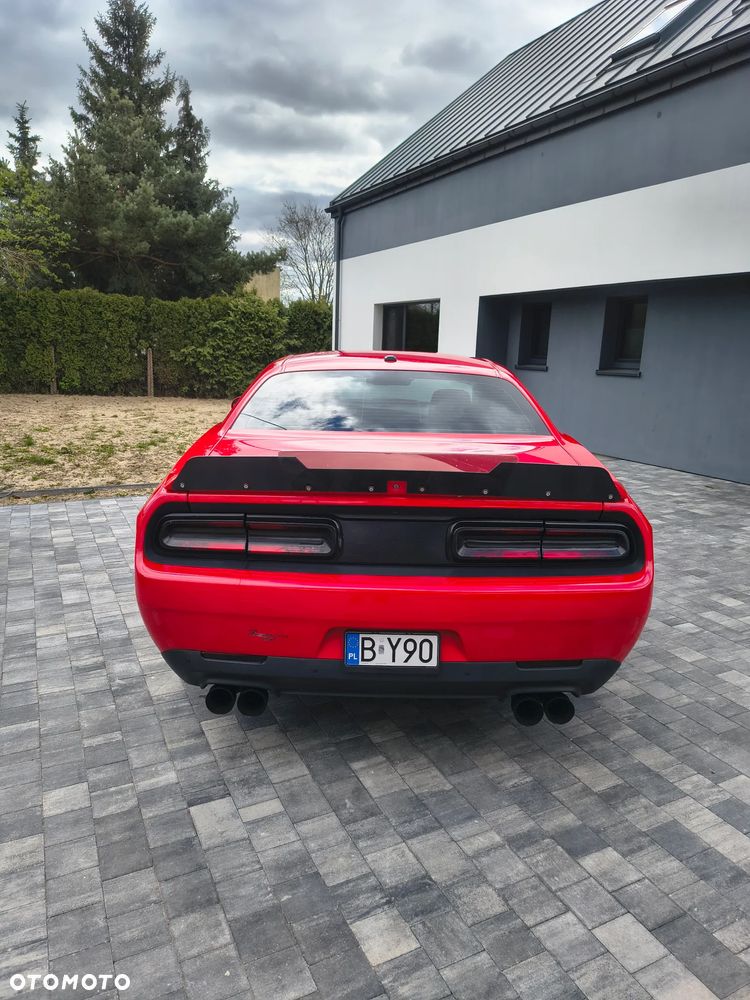 Dodge Challenger - 8