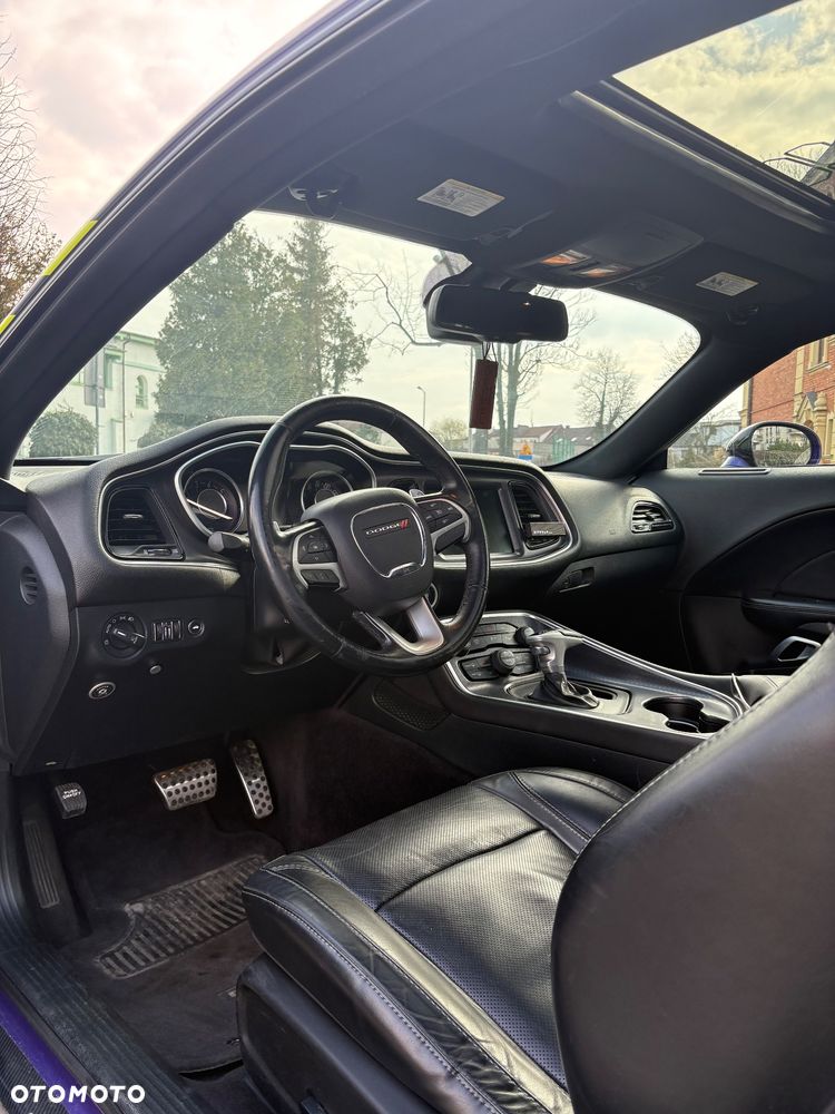 Dodge Challenger 6.1 SRT8 - 10