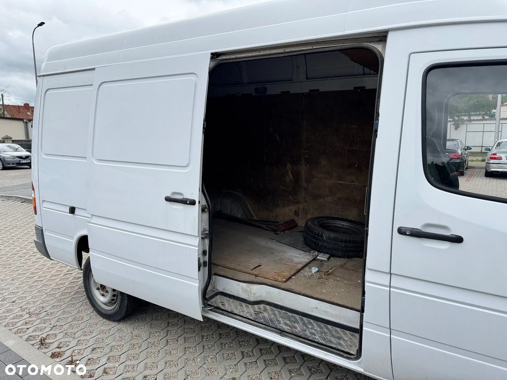 Mercedes-Benz Sprinter - 21
