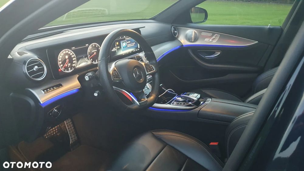 Mercedes-Benz Klasa E 400 4-Matic 9G-TRONIC - 11