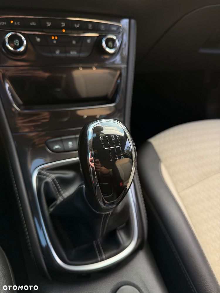 Opel Astra 1.4 Turbo Innovation - 24