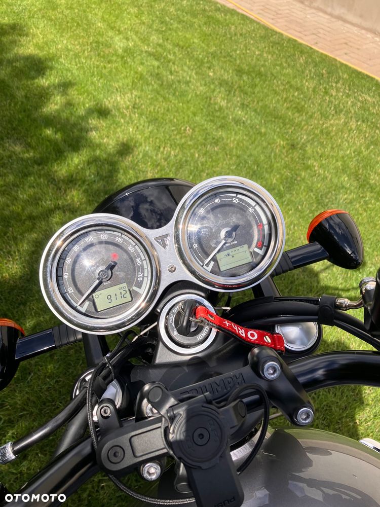 Triumph Bonneville - 7