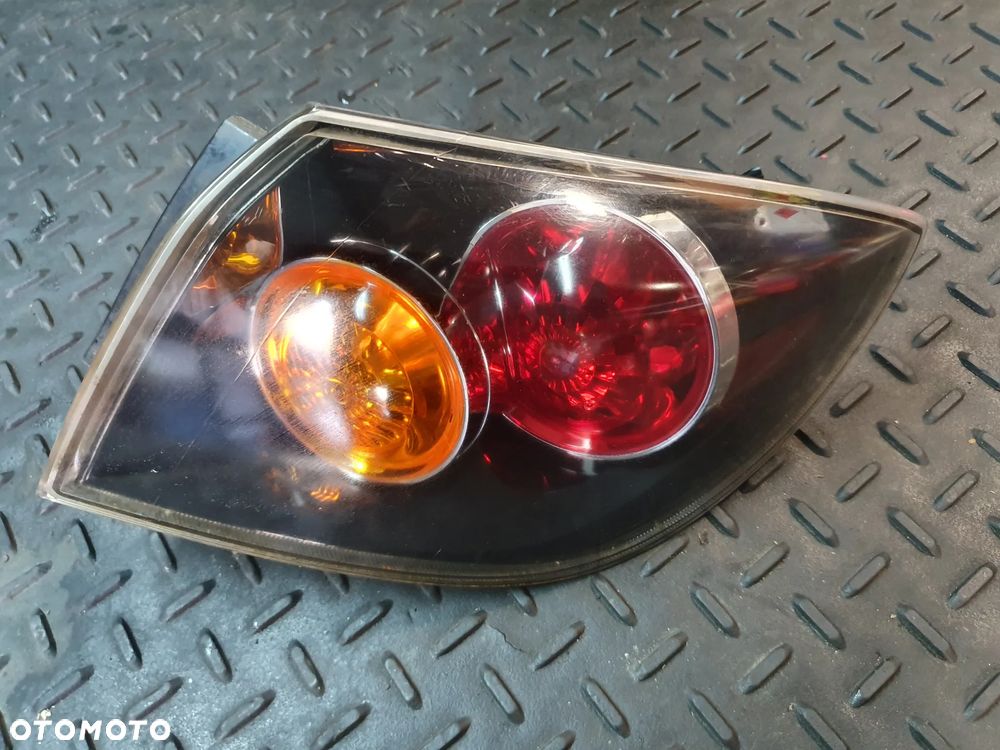 MAZDA 3 BK SEDAN LAMPA TYŁ PRAWA POSIADAM 2 SZT - 1