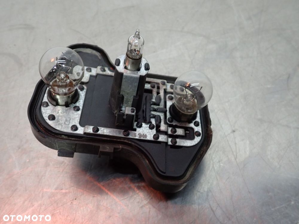 LAMPA PRAWA TYLNA VOLKSWAGEN GOLF V - 9
