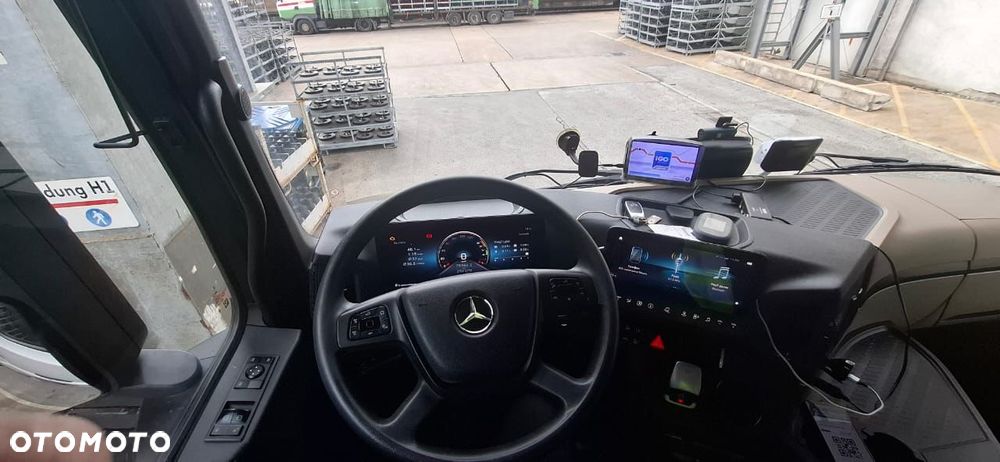 Mercedes-Benz Actros - 3