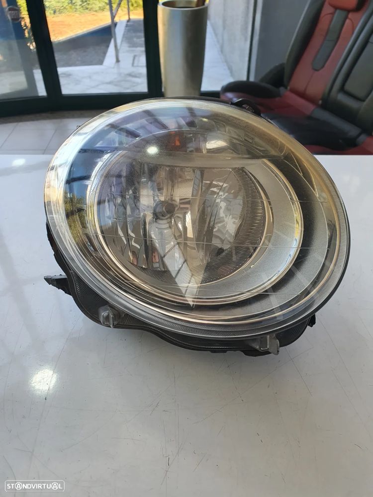 FAROL DIREITO FIAT 500 / 45540748DX / 2 APOIOS INFERIORES PARTIDOS