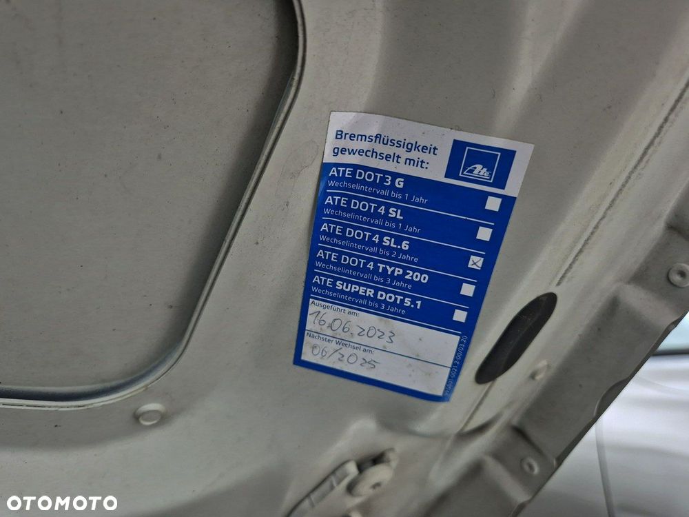 BMW Seria 6 650 i - 8