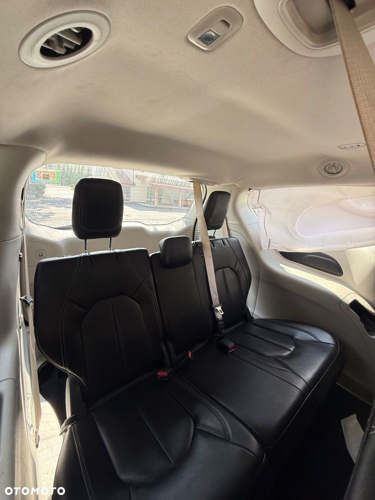 Chrysler Pacifica - 14