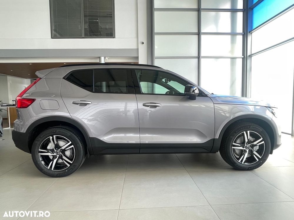 Volvo XC 40 B3 AT FWD MHEV Plus Dark - 4
