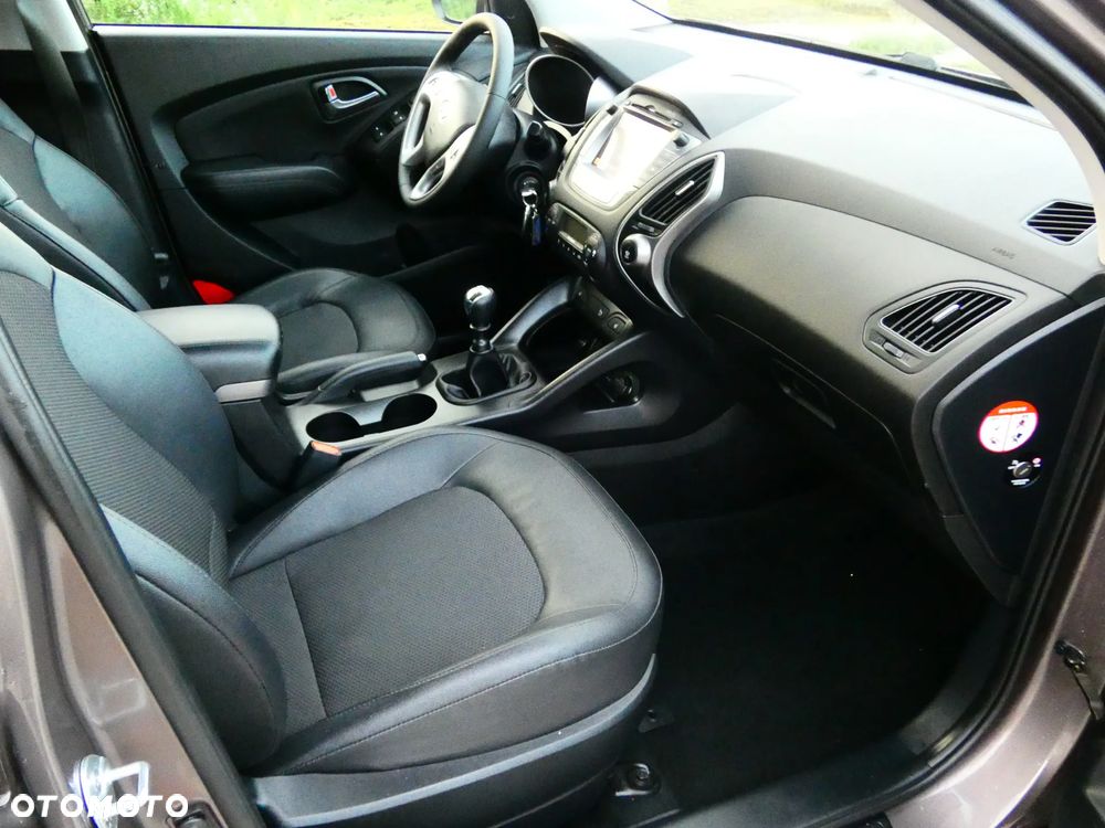 Hyundai ix35 1.7 CRDi 2WD blue Finale Gold - 17
