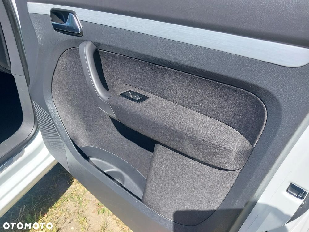 Volkswagen Touran 1.6 TDI DPF DSG Cup - 13