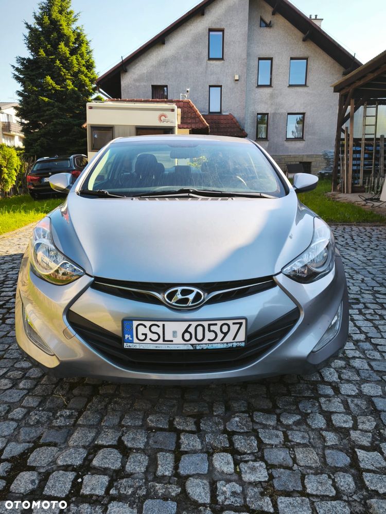 Hyundai Elantra - 4