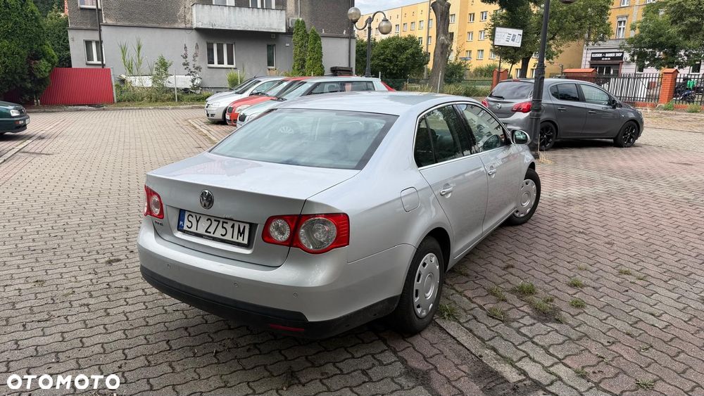 Volkswagen Jetta - 3
