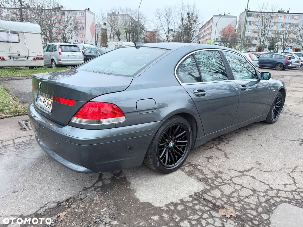 BMW Seria 7 745i - 13