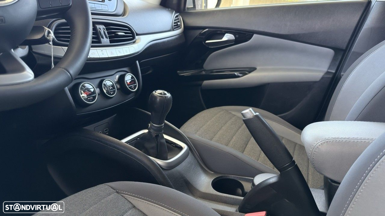 Fiat Tipo Sedan 1.3 M-Jet Lounge - 25