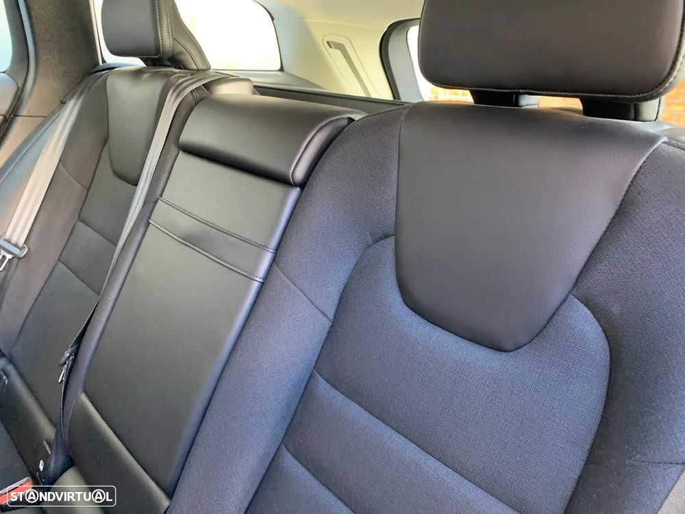 Volvo V60 2.0 D3 Momentum - 3