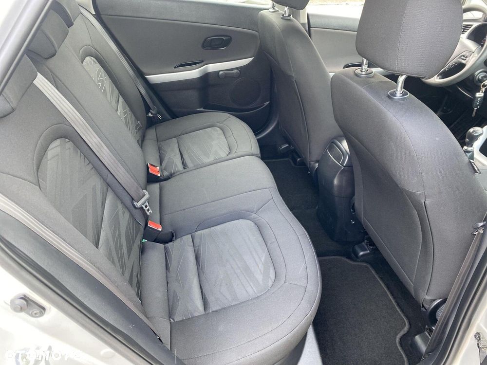 Kia Ceed - 12