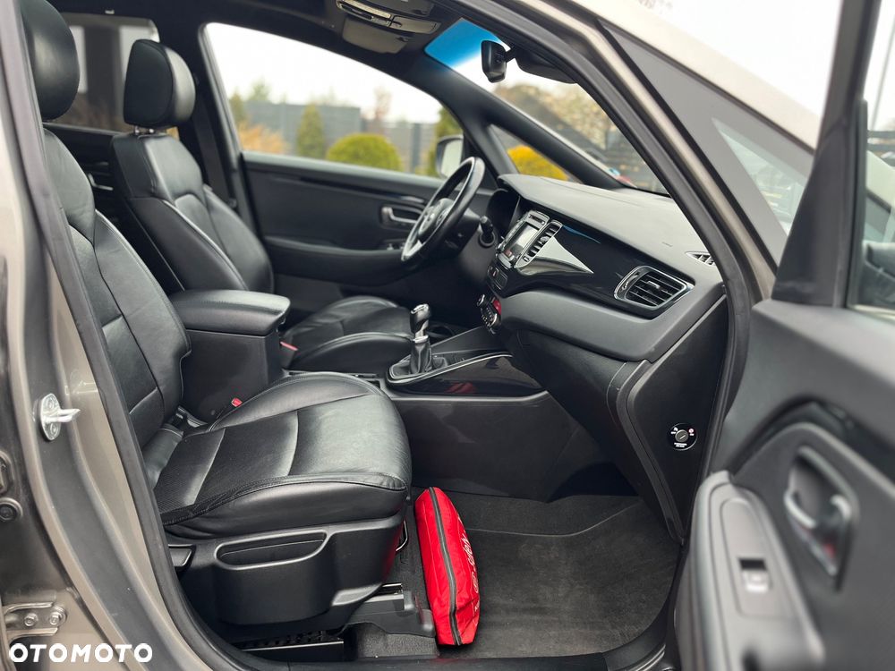 Kia Carens 1.7 CRDi XL 7os - 25