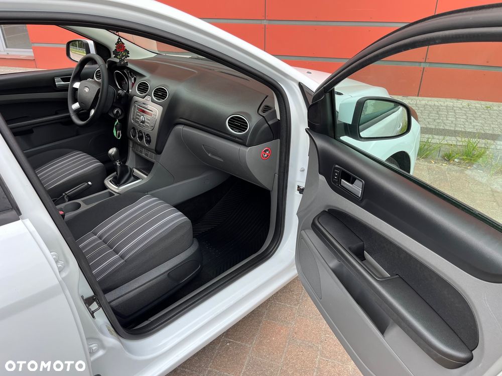 Ford Focus 1.6 16V Style - 27