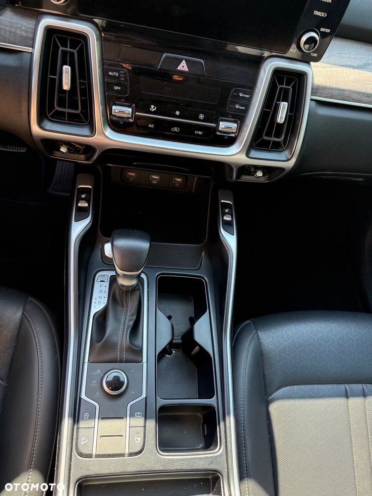Kia Sorento - 32