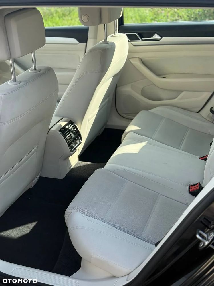 Volkswagen Passat Variant 2.0 TDI SCR DSG Business - 22