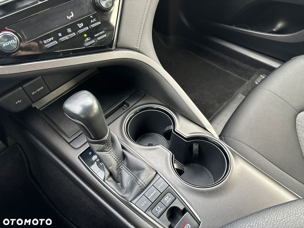 Toyota Camry 2.5 Hybrid Comfort CVT - 25