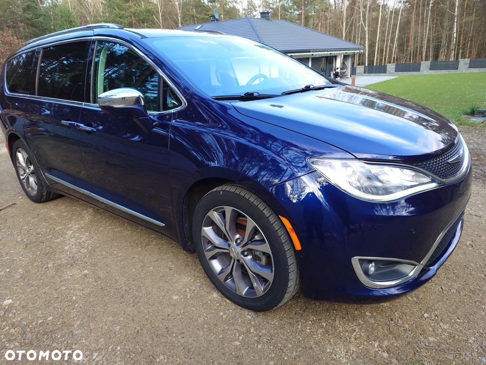 Chrysler Pacifica - 1