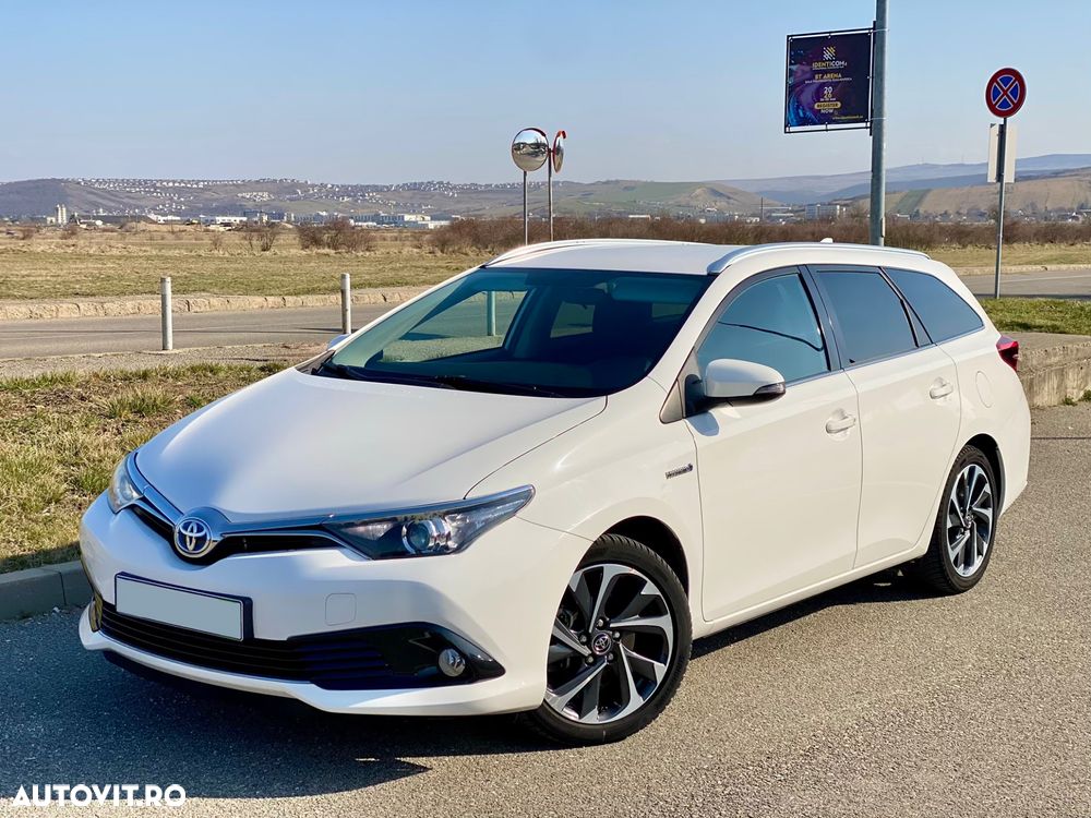 Toyota Auris 1.8 L VVT-i Sol+ - 1