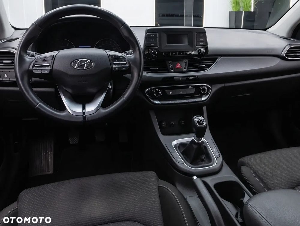 Hyundai i30 1.5 DPI Classic + - 7
