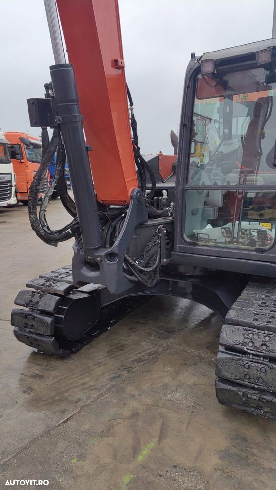 Hitachi ZX85, 2023, 2.314h, MASA OPERATIONALA 9,3tone, senile cauciuc pad, CUPLA RAPIDA HIDRAULICA si 3 cupe NOI, latime 2,2m, ad sapare 5m, inst picon pe brate, Aer cond, camera spate, posibil leasing 4 ani, CA NOU-PROMOTIE 63900 EUR+tva - 36