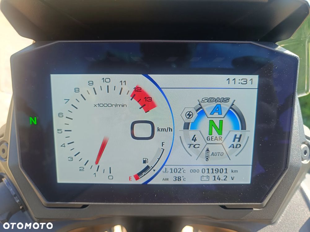 Suzuki GSX 1000 - 31