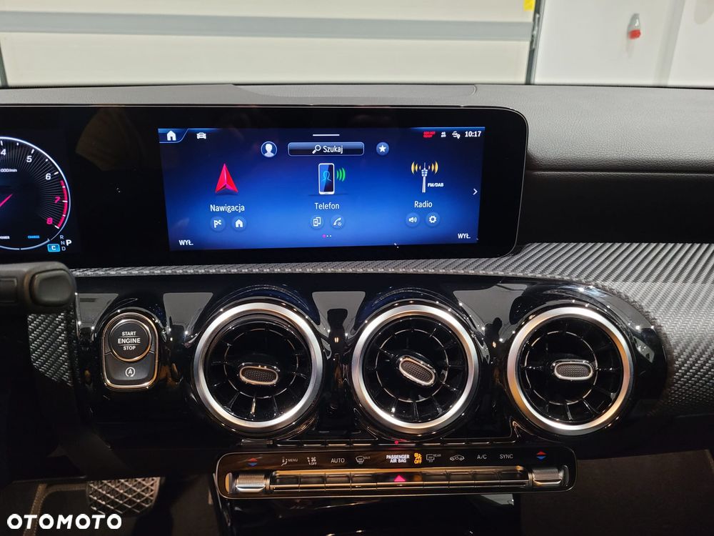 Mercedes-Benz CLA 200 7G-DCT - 15
