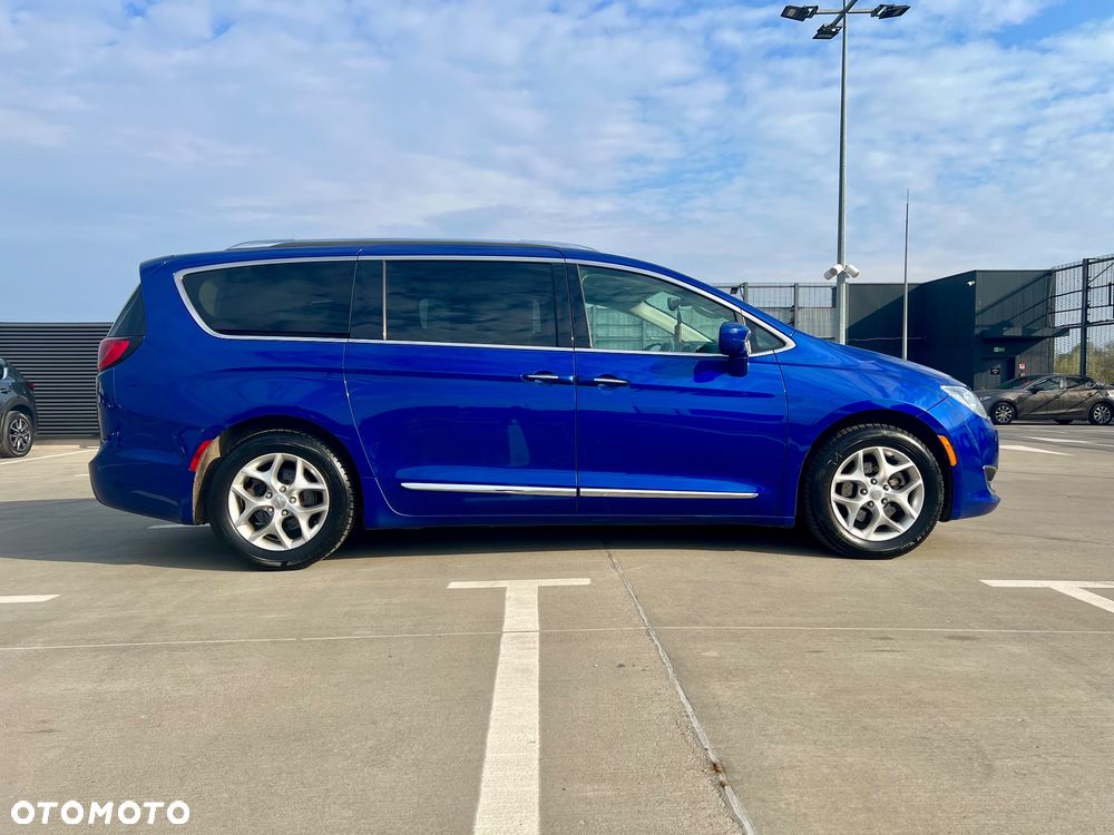 Chrysler Pacifica - 4