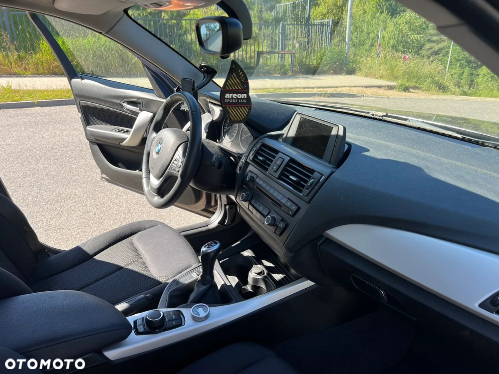 BMW Seria 1 116i - 11