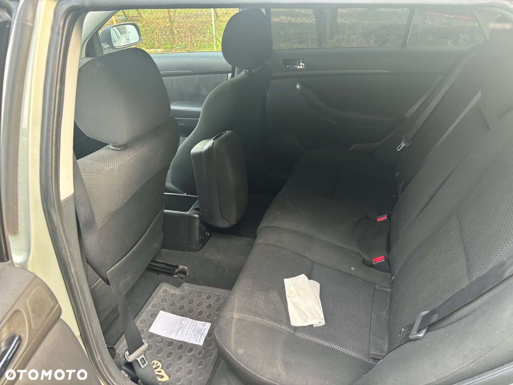 Toyota Avensis - 5