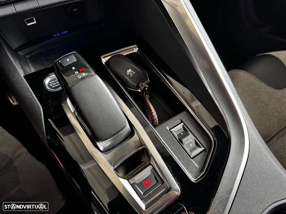 Peugeot 3008 1.6 Hybrid4 GT Pack e-EAT8 - 35