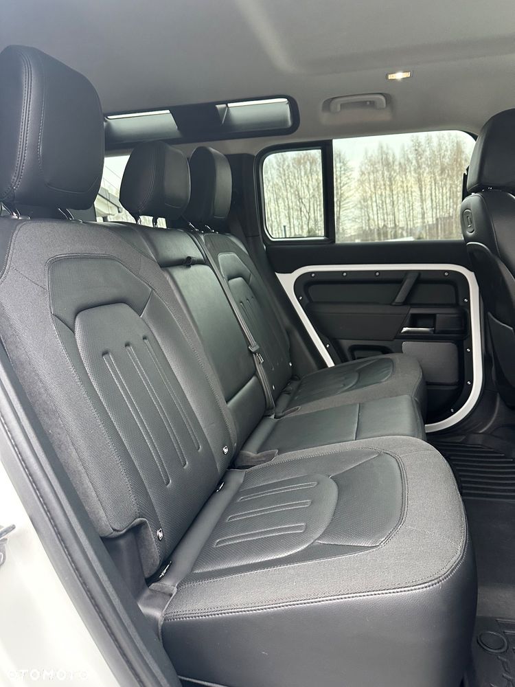 Land Rover Defender 110 D240 S - 38