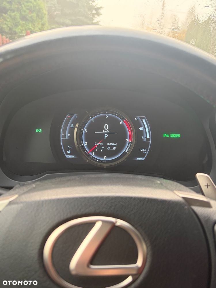 Lexus IS 300h F Sport - 9