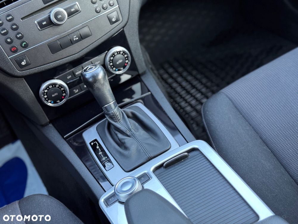 Mercedes-Benz Klasa C 180 CGI Automatik BlueEFFICIENCY Avantgarde - 17