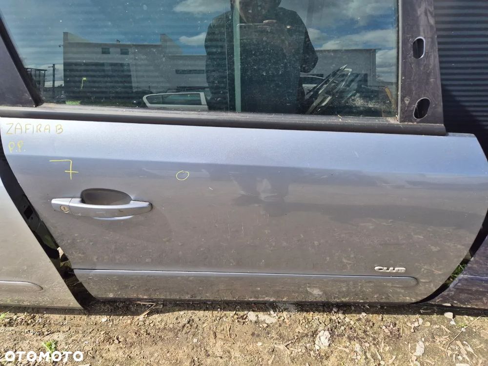 DRZWI KLAPA MASKA OPEL ZAFIRA II B - 17