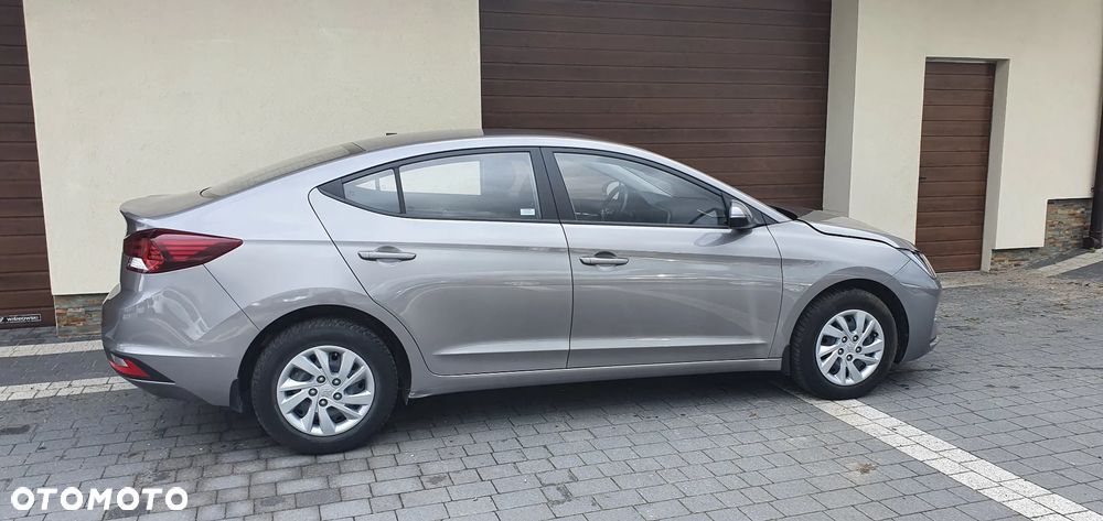 Hyundai Elantra - 2