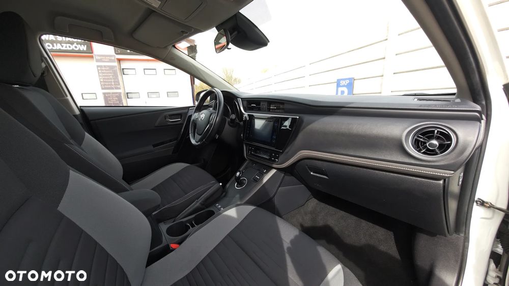 Toyota Auris 1.8 HSD Luna - 37