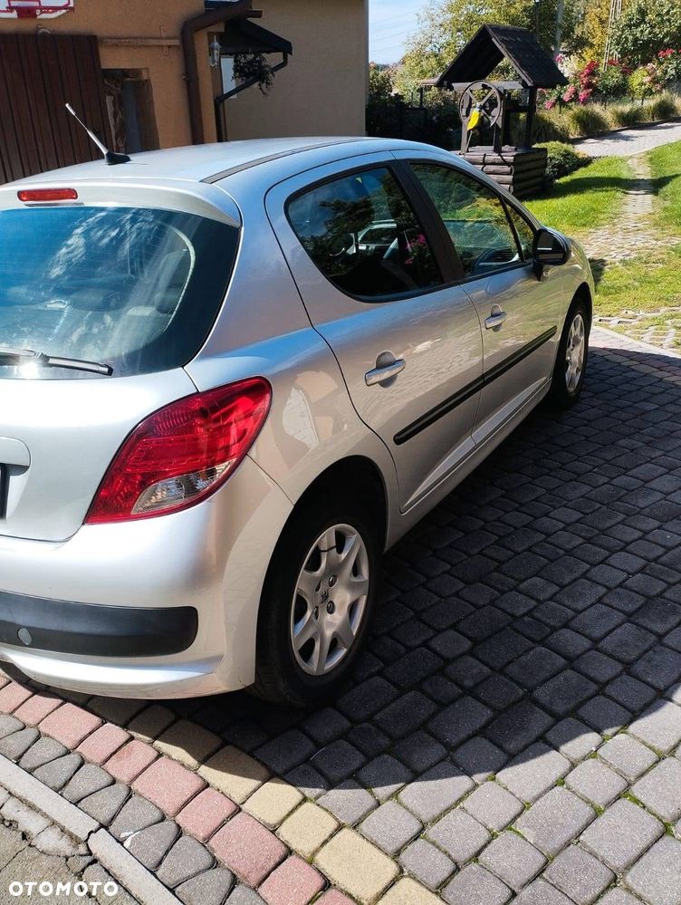 Peugeot 207 2009 photo 2