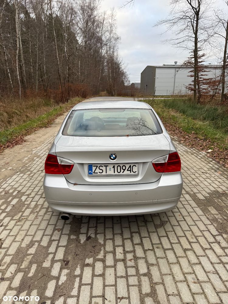 BMW Seria 3 320i - 4