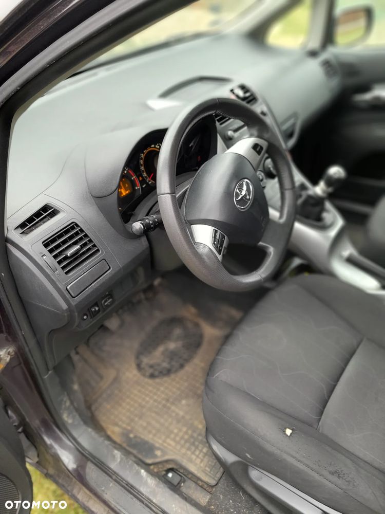 Toyota Auris 1.33 VVT-i Terra - 23