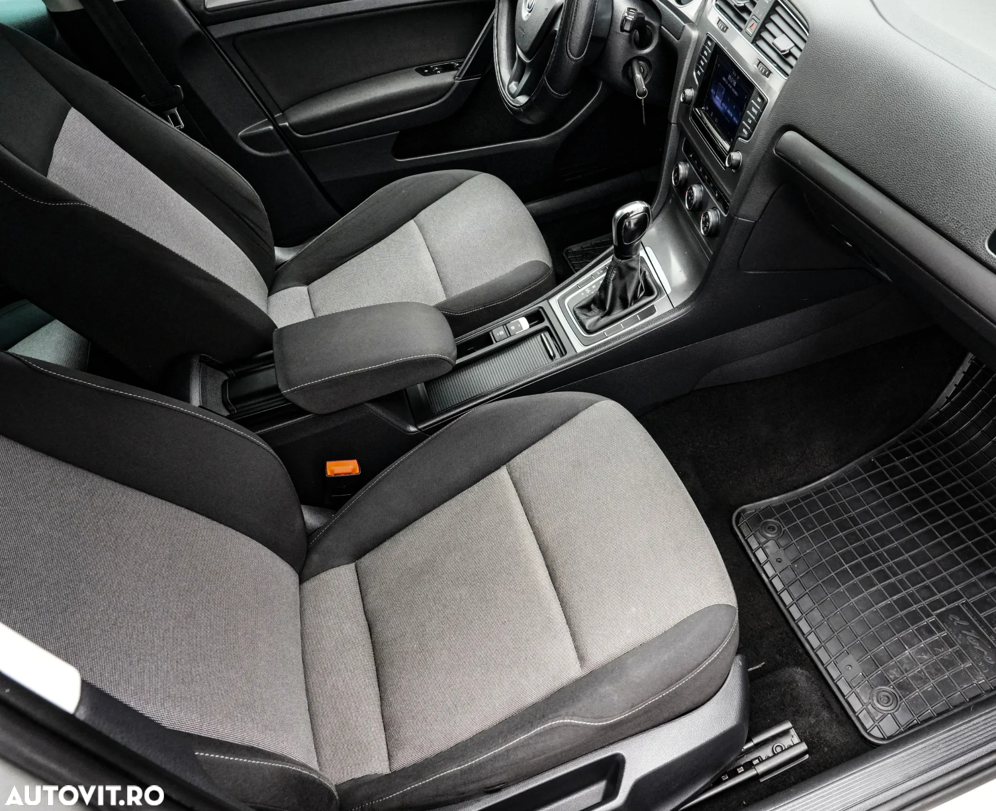 Volkswagen Golf 1.6 TDI DPF DSG Trendline - 10