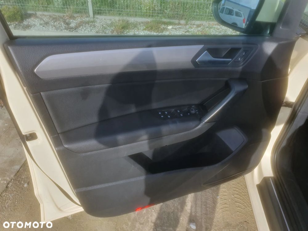 Volkswagen Touran - 18