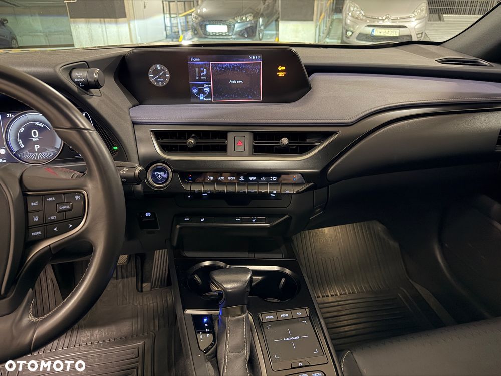 Lexus UX - 24
